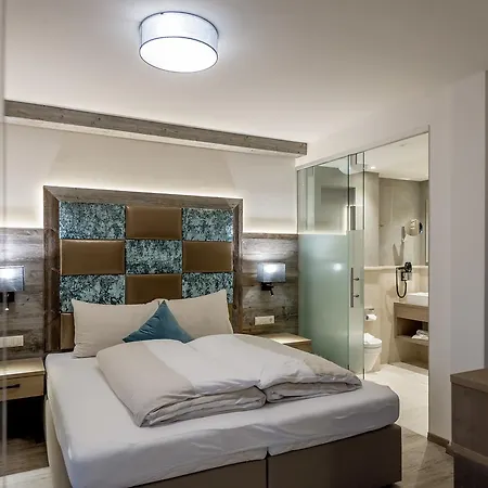 盖兹拉希峰拓普公寓酒店 4* 索尔登