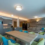 盖兹拉希峰拓普公寓酒店 4*